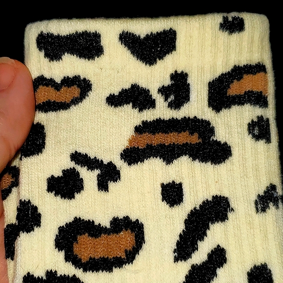 2 pack pair of leopard print medium thickness socks, purple & beige. - Picture 8 of 9